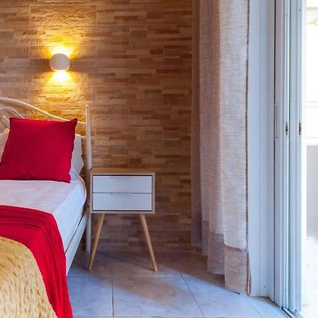 Jenny'S Flat Near The Sea Apartment Galatas  Bagian luar foto