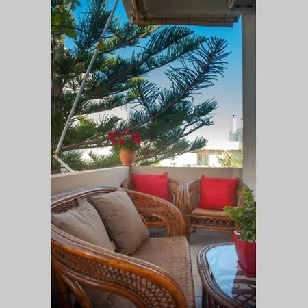 Jenny'S Flat Near The Sea Apartment Galatas  Bagian luar foto
