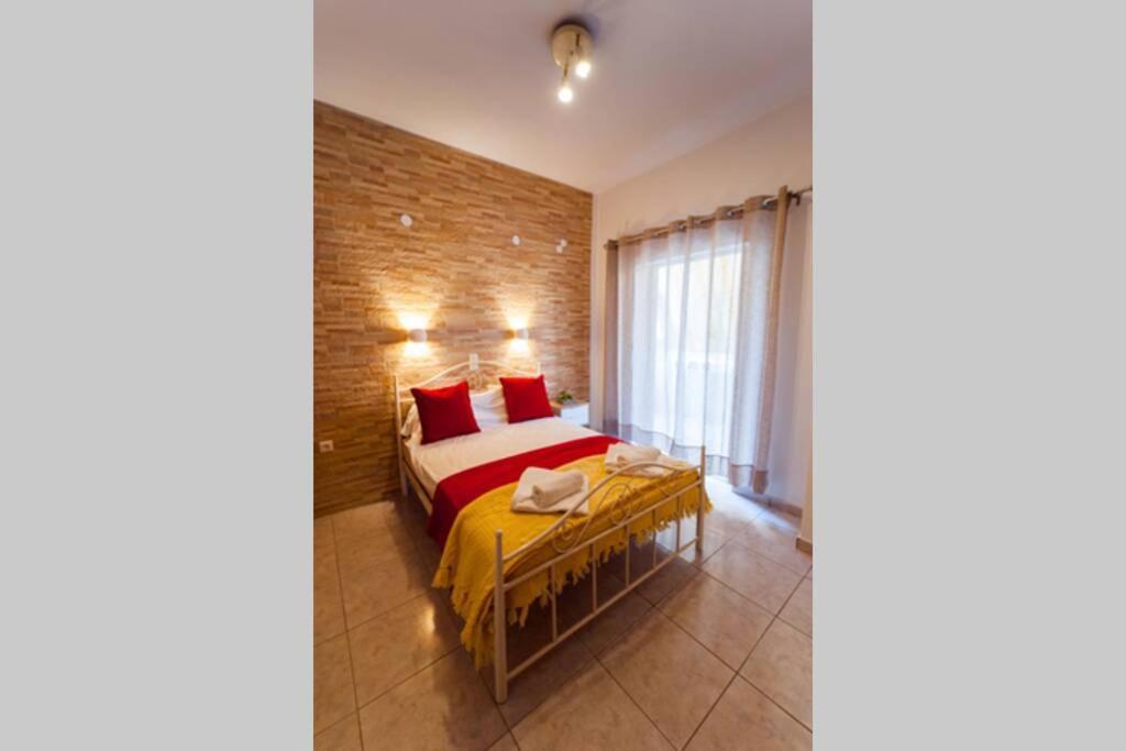 Jenny'S Flat Near The Sea Apartment Galatas  Bagian luar foto