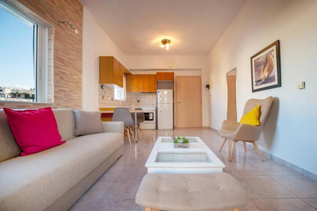 Jenny'S Flat Near The Sea Apartment Galatas  Bagian luar foto