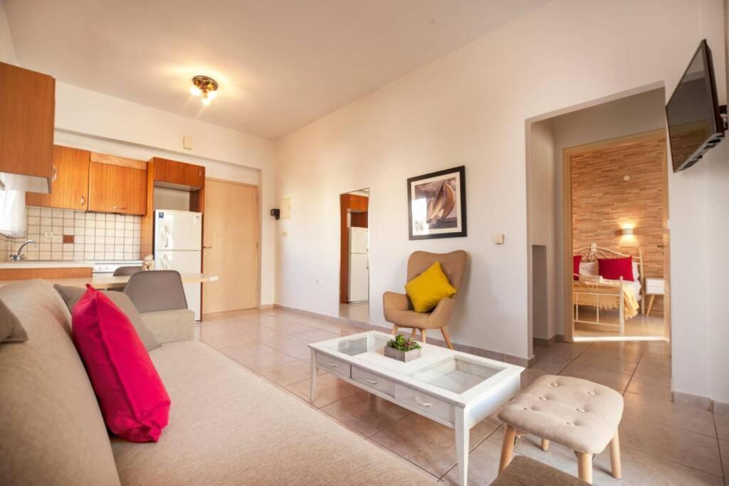 Jenny'S Flat Near The Sea Apartment Galatas  Bagian luar foto