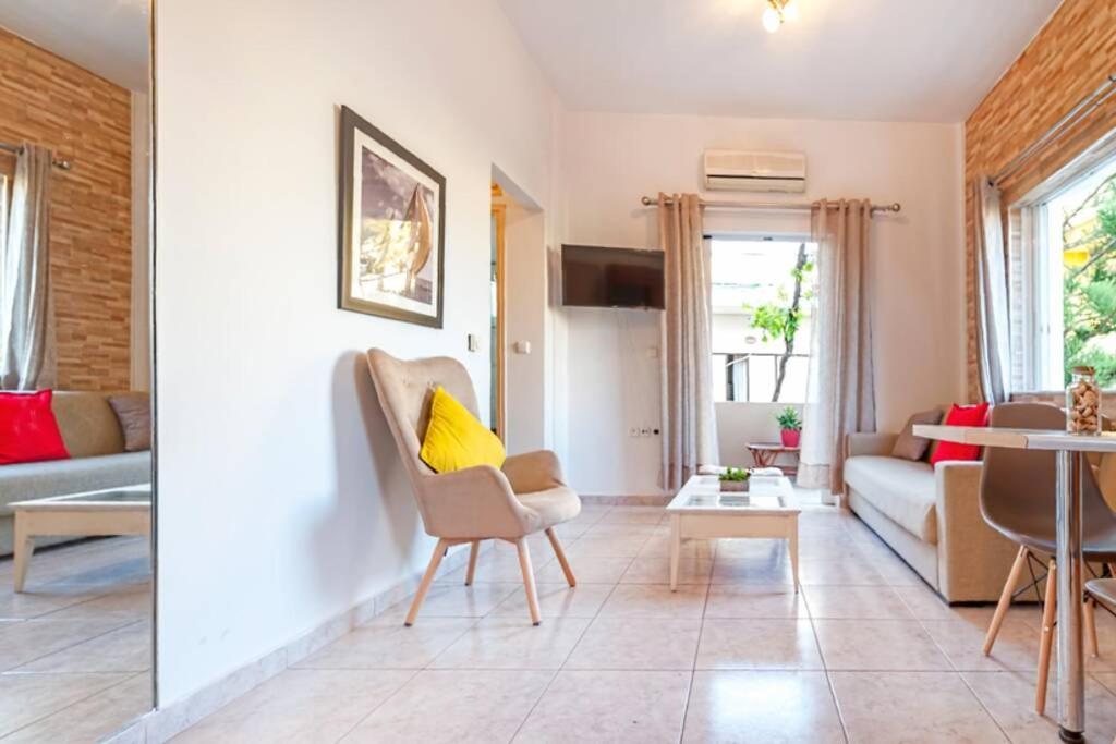 Jenny'S Flat Near The Sea Apartment Galatas  Bagian luar foto
