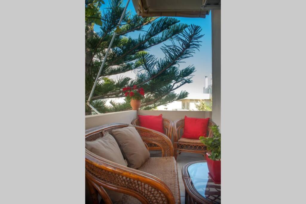 Jenny'S Flat Near The Sea Apartment Galatas  Bagian luar foto